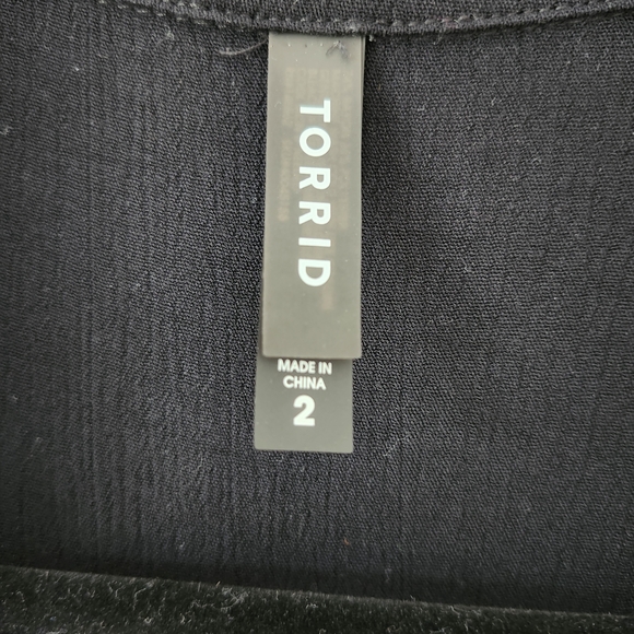 Torrid Size 2 Black Tunic Length Button Up - Picture 3 of 6